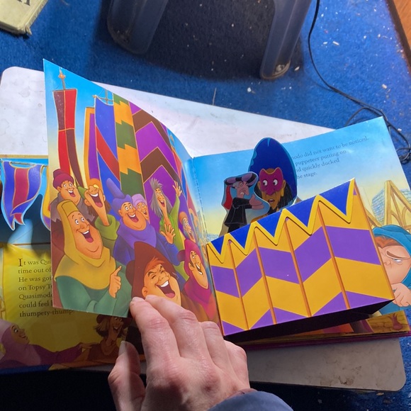 Disney’s the hunchback of Notre Dame kids picture pop up book - Picture 8 of 13